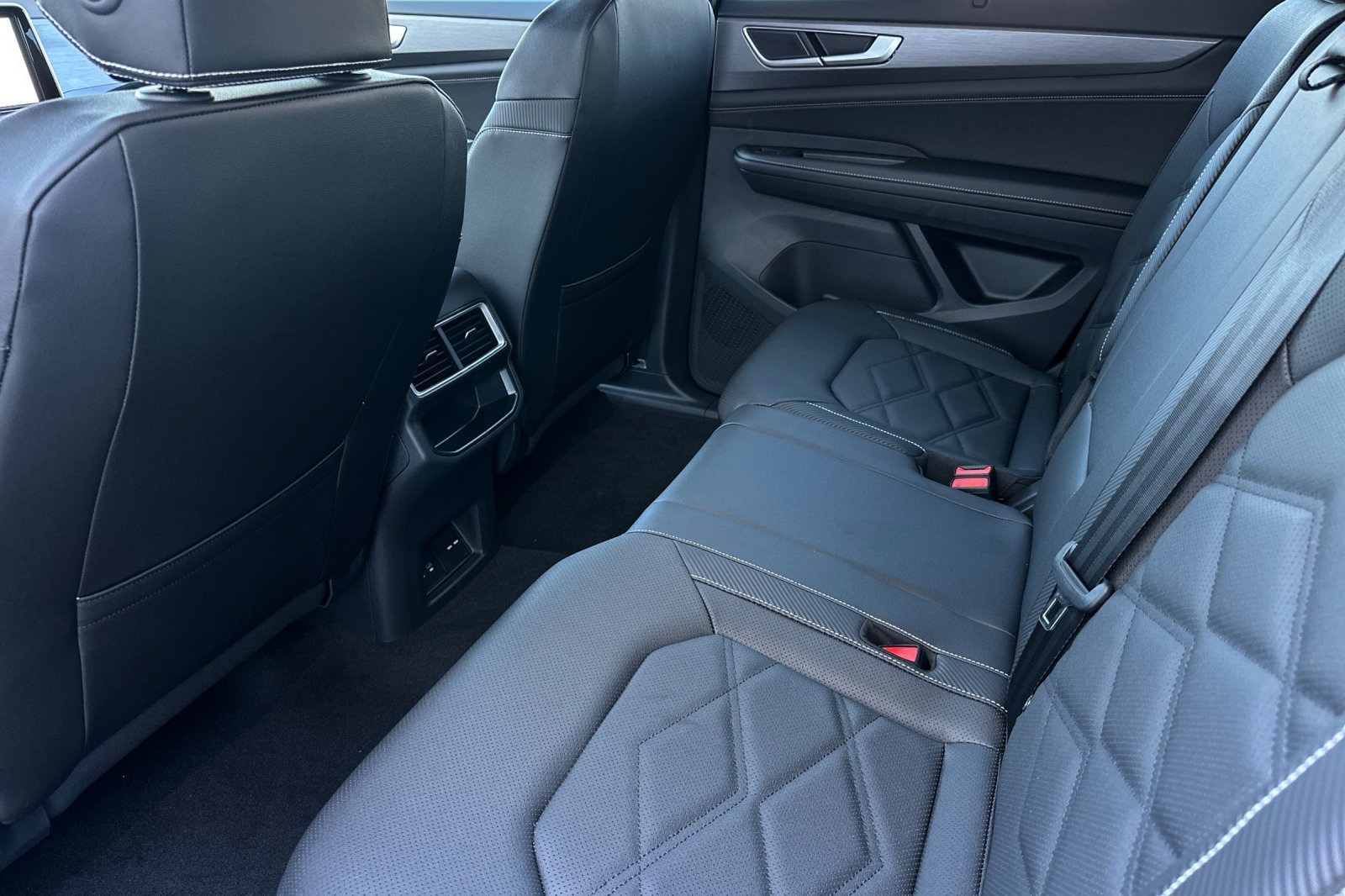 2026 Volkswagen Atlas Cross Sport SE Technology photo 12