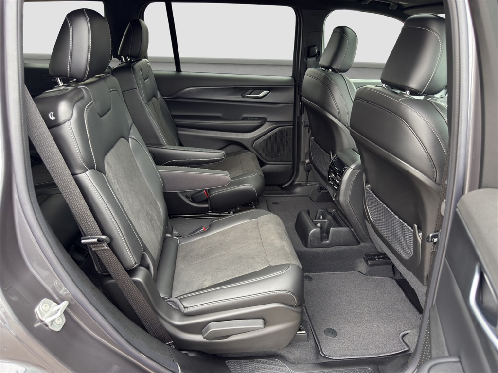 2025 Jeep Grand Cherokee Altitude X photo 19