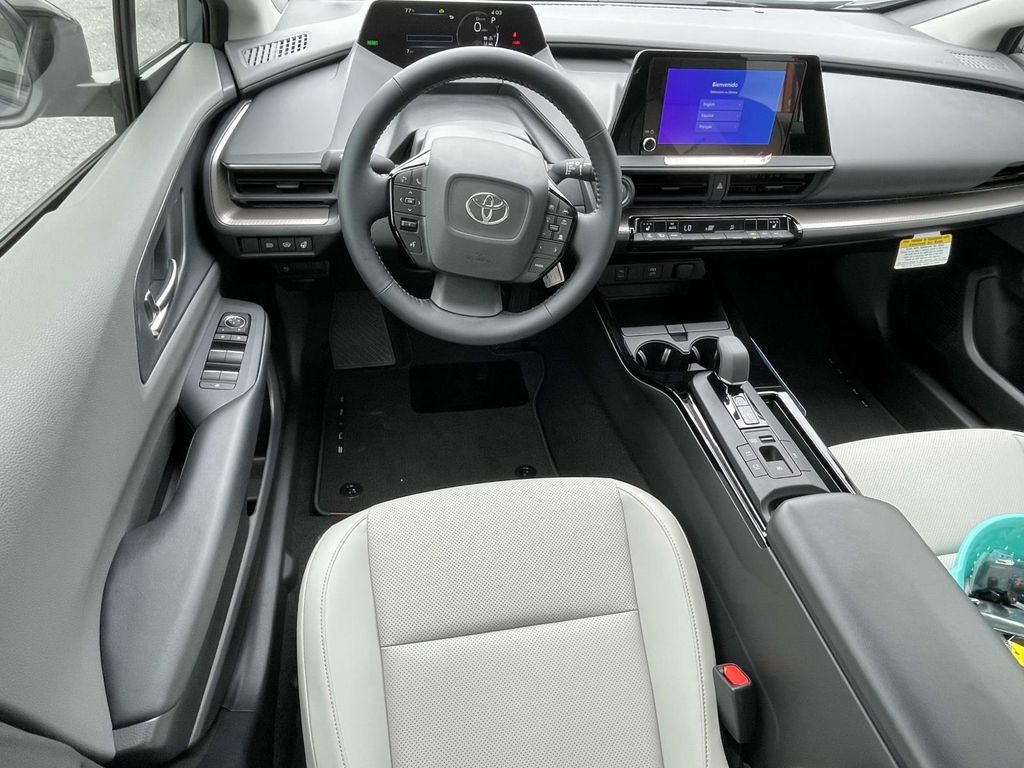 2025 Toyota Prius XLE photo 9