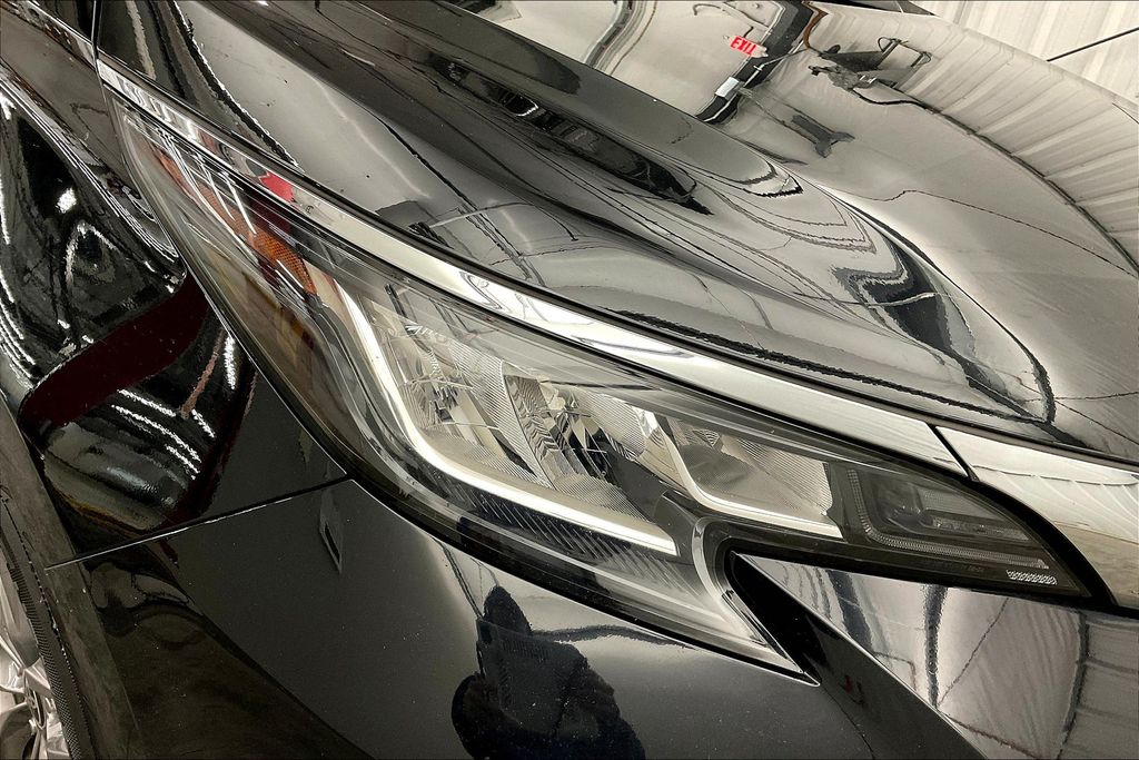 2023 Toyota Sienna XLE photo 28