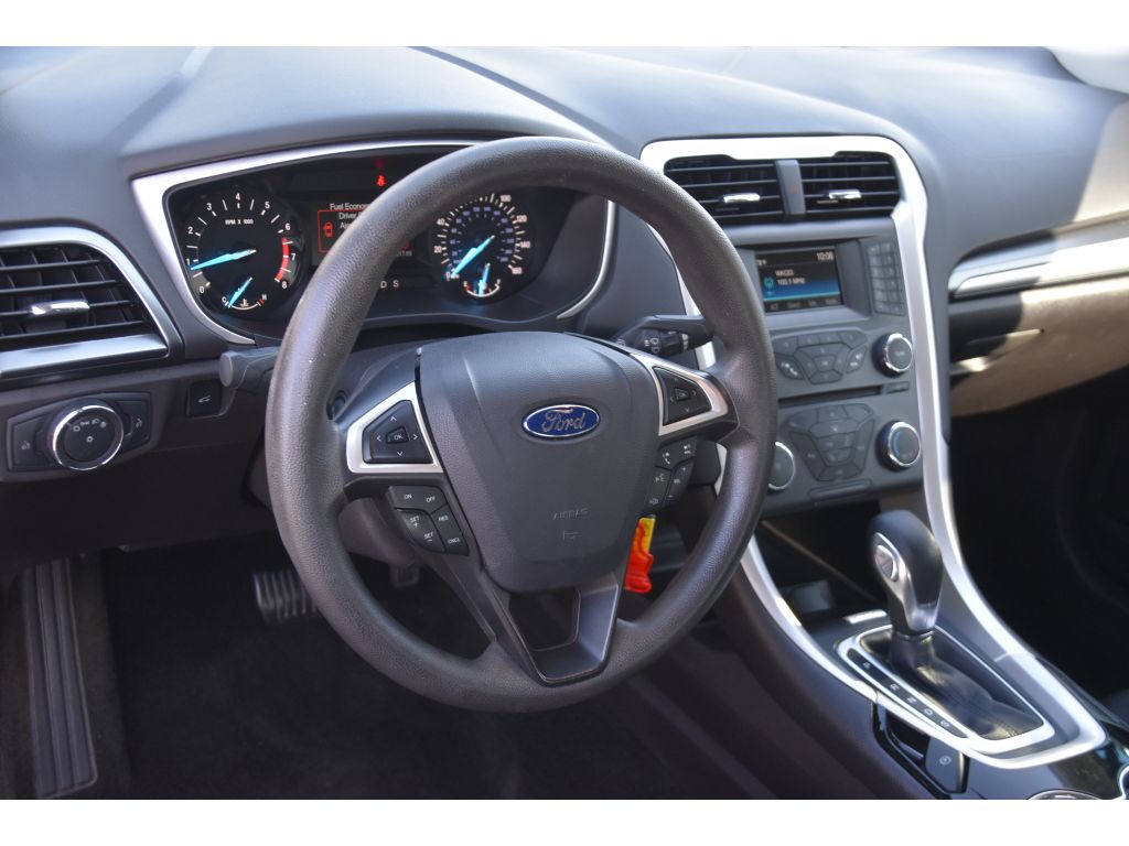 2016 Ford Fusion SE photo 11