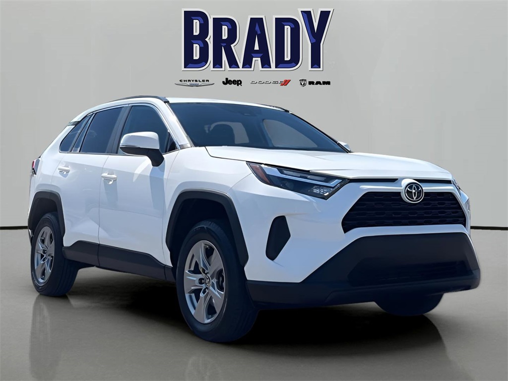 2024 Toyota RAV4 XLE's photo