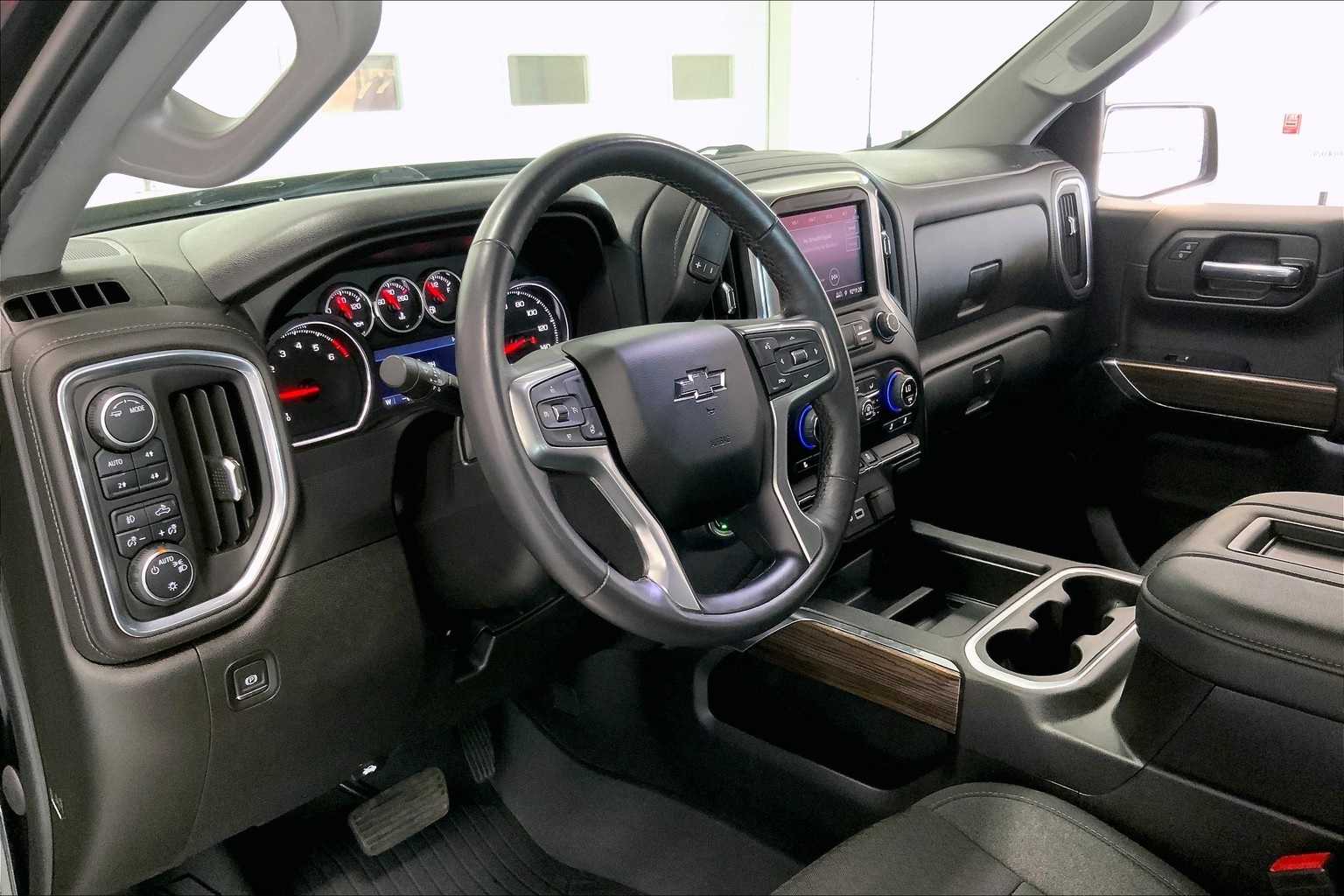 2022 Chevrolet Silverado 1500 RST photo 2
