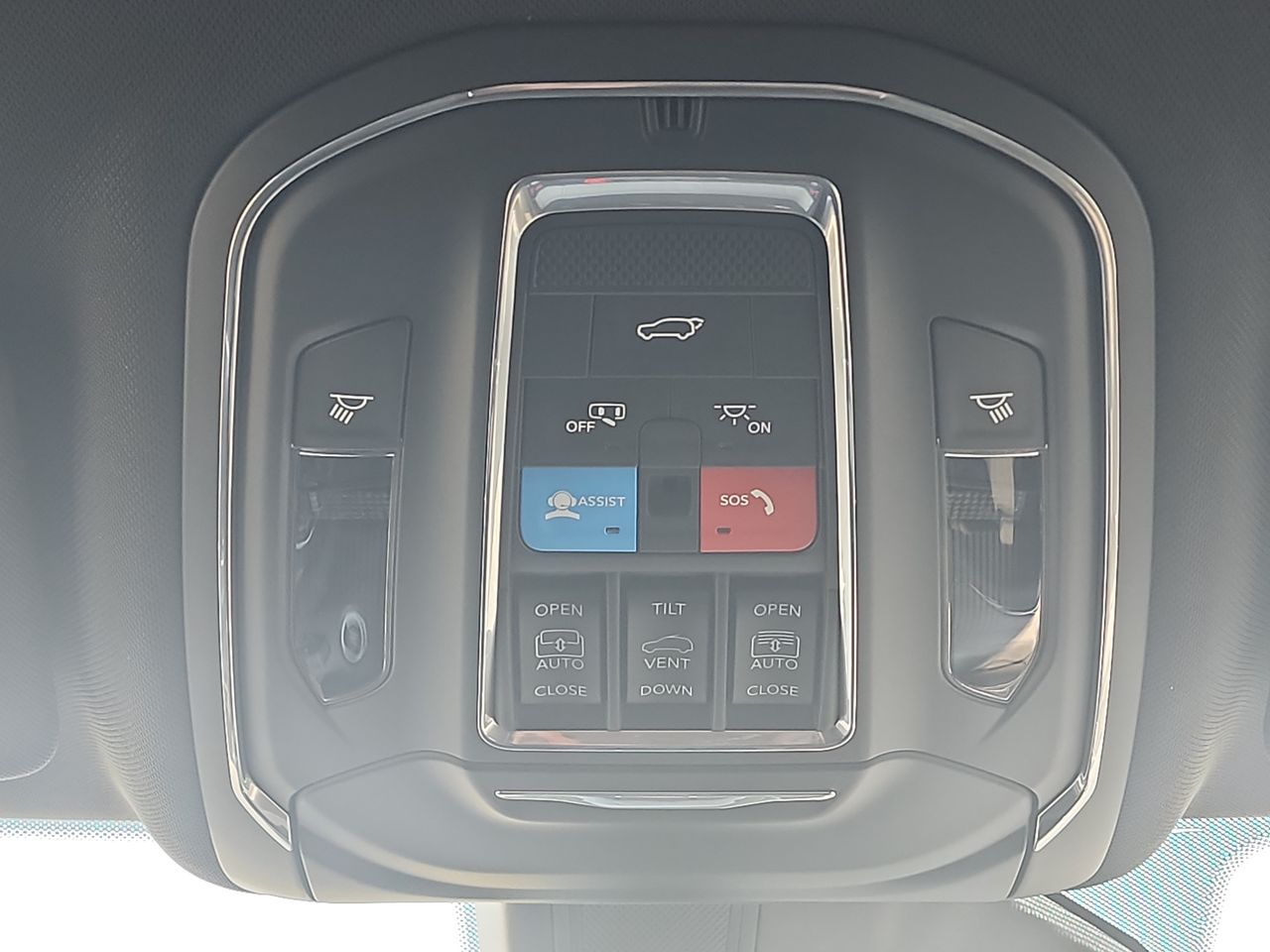 2025 Jeep Grand Cherokee Overland photo 27