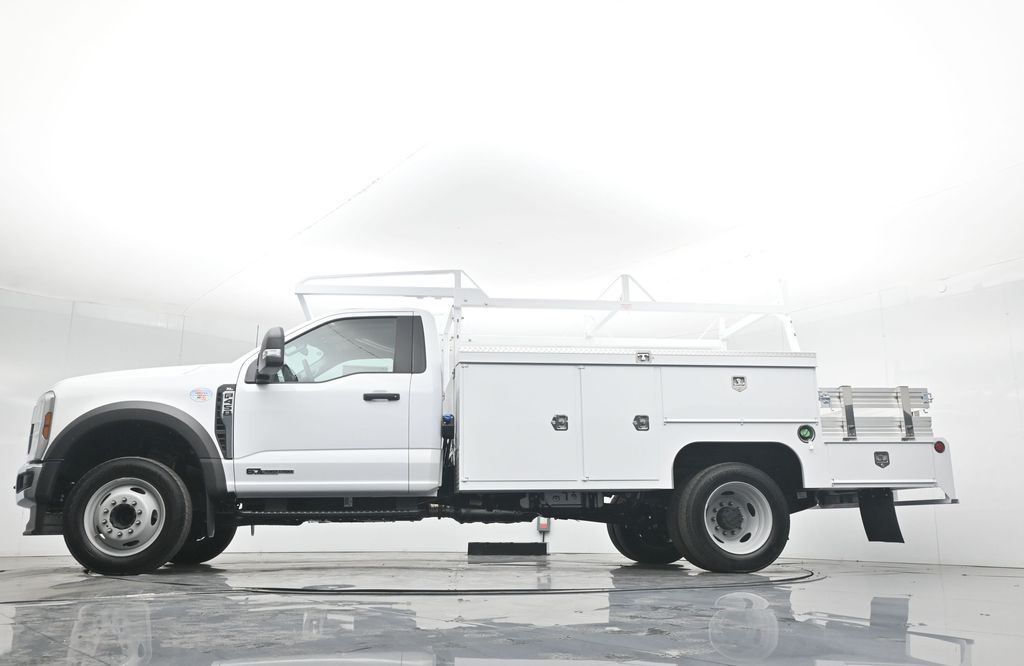 2025 Ford F-450 photo 6