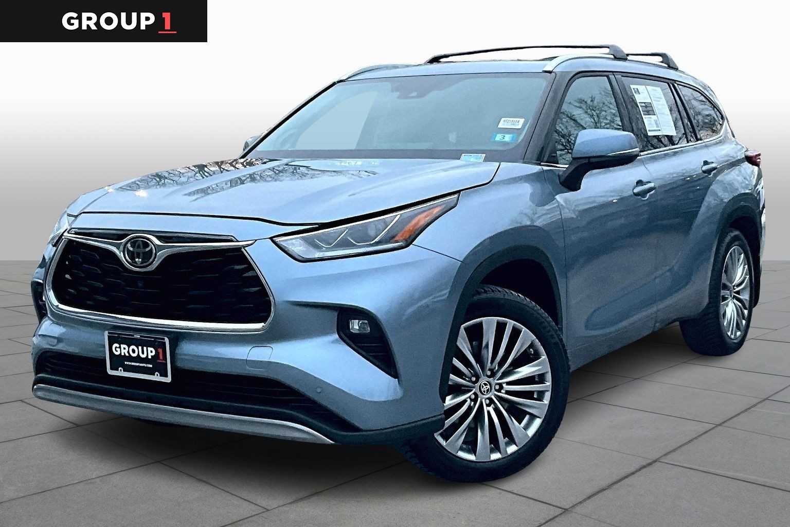 2022 Toyota Highlander Platinum's photo