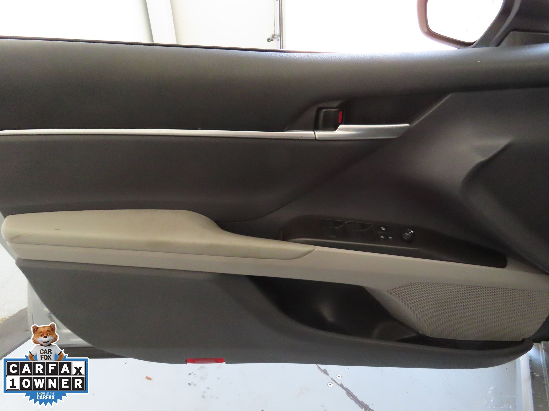 2023 Toyota Camry SE photo 9