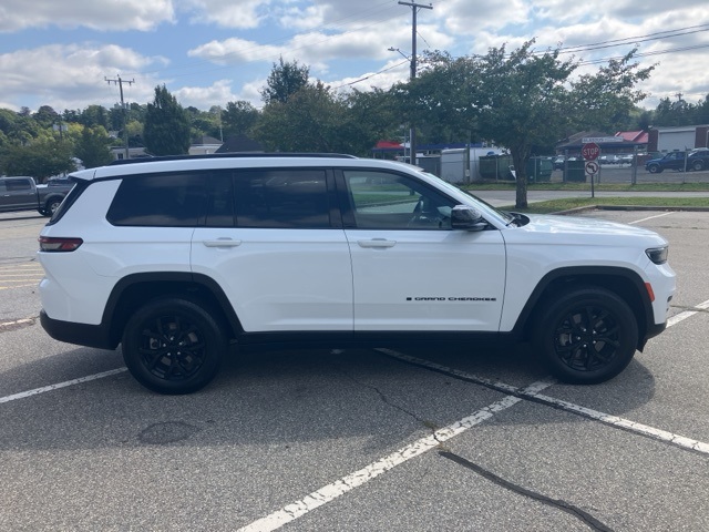 2024 Jeep Grand Cherokee Altitude photo 4