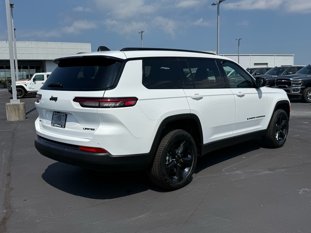 2025 Jeep Grand Cherokee Limited photo 3