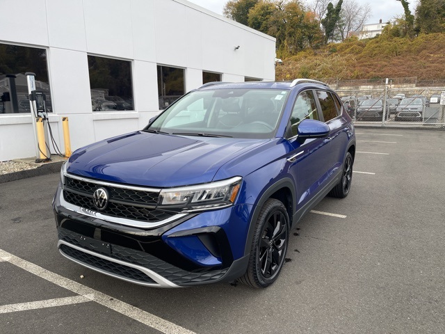 2024 Volkswagen Taos SE photo 2