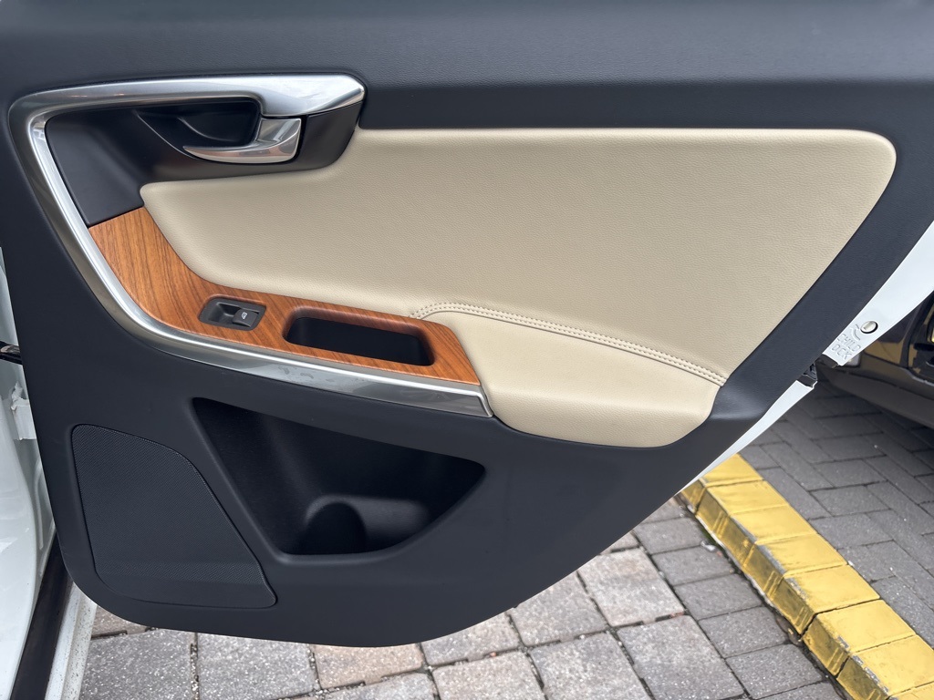 2017 Volvo XC60 T6 Inscription photo 30