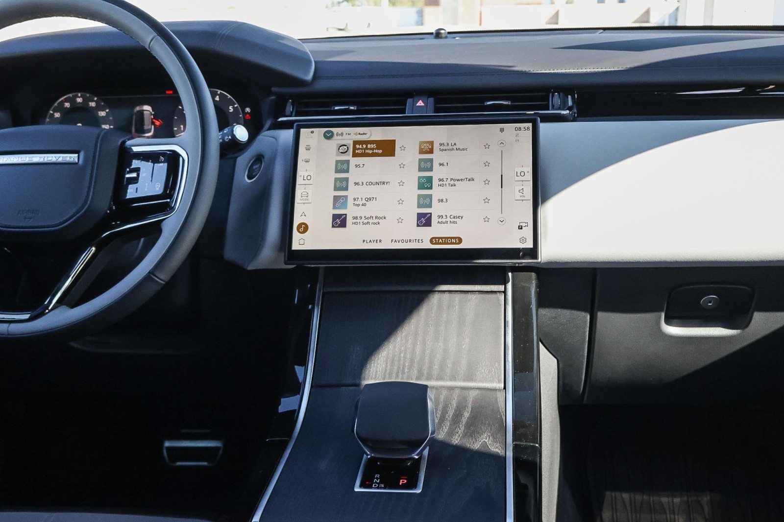 2026 Land Rover Range Rover Velar SE photo 15
