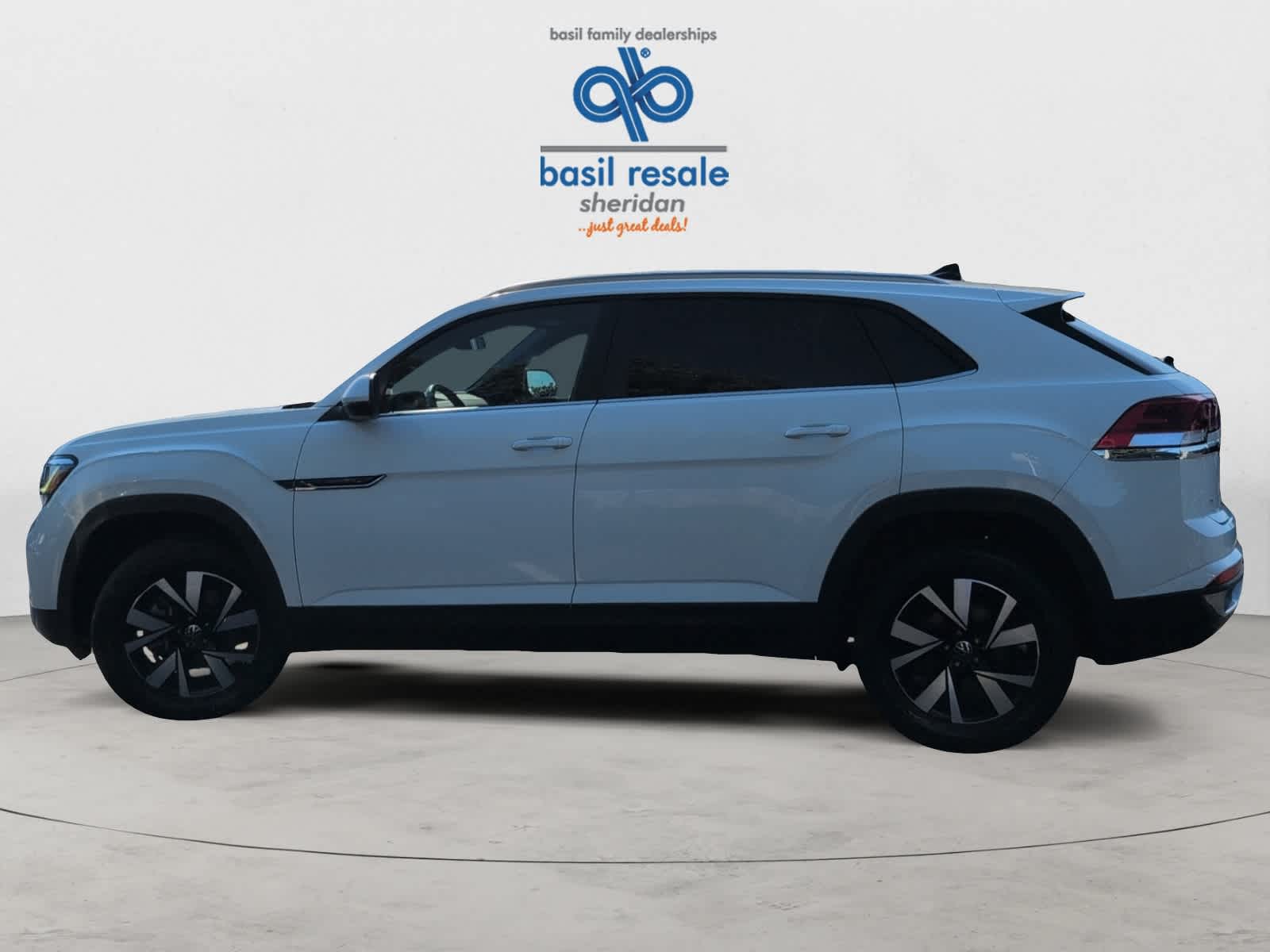 2022 Volkswagen Atlas Cross Sport SE photo 3