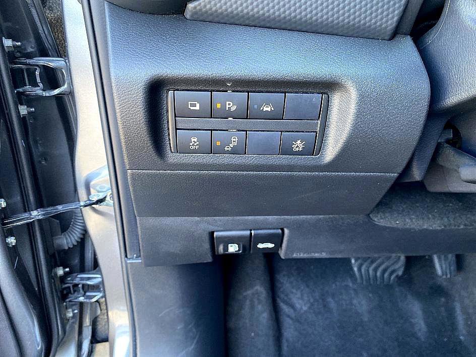 2024 Nissan Kicks S photo 2