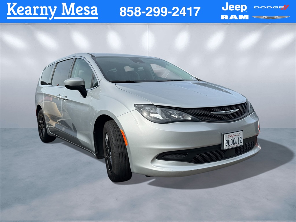 Used 2023 Chrysler Voyager LX's photo