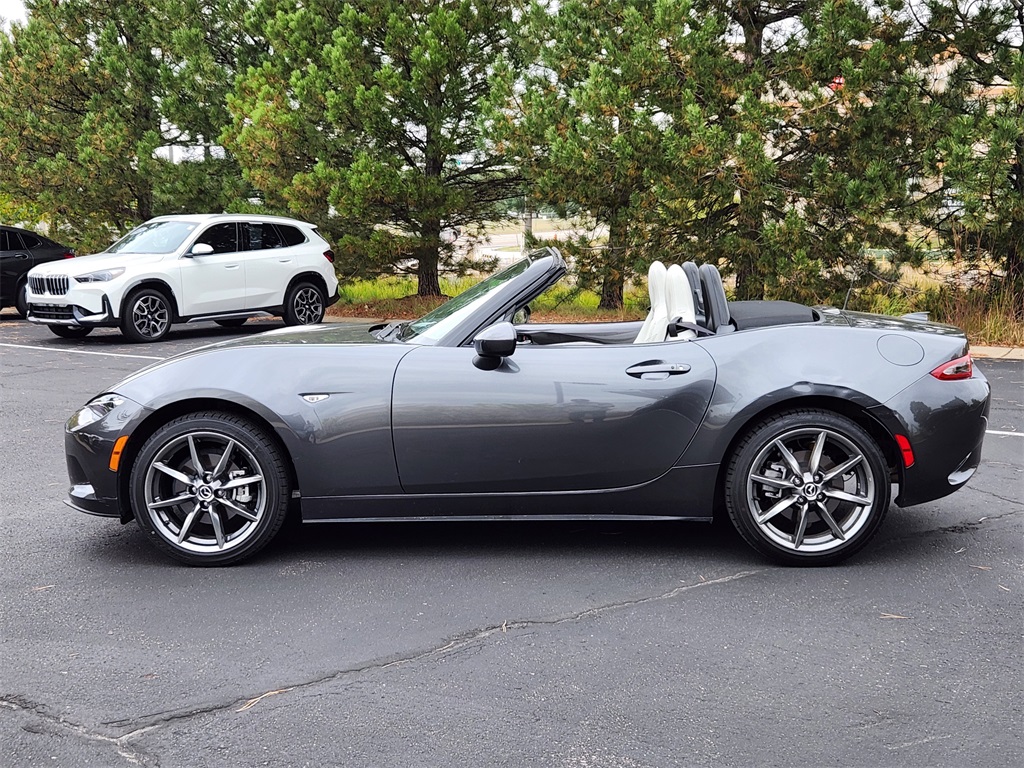 2021 Mazda MX-5 Miata Miata Grand Touring photo 2