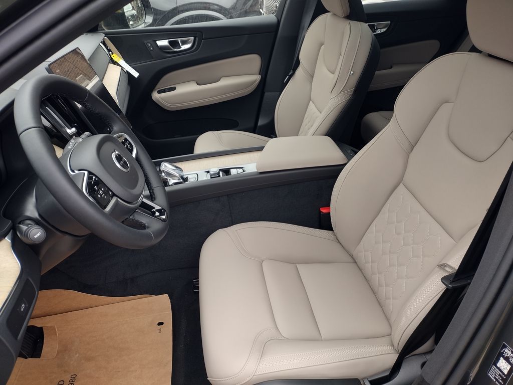 2026 VOLVO XC60 - Image 10