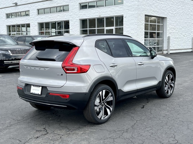 2025 Volvo XC40 photo 6