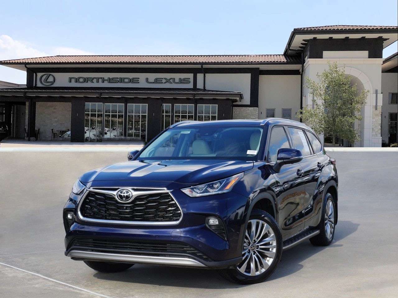 2024 Toyota Highlander Platinum's photo