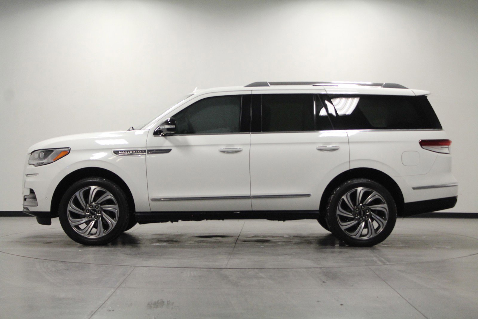 Used 2022 Pristine White Lincoln Reserve image 7