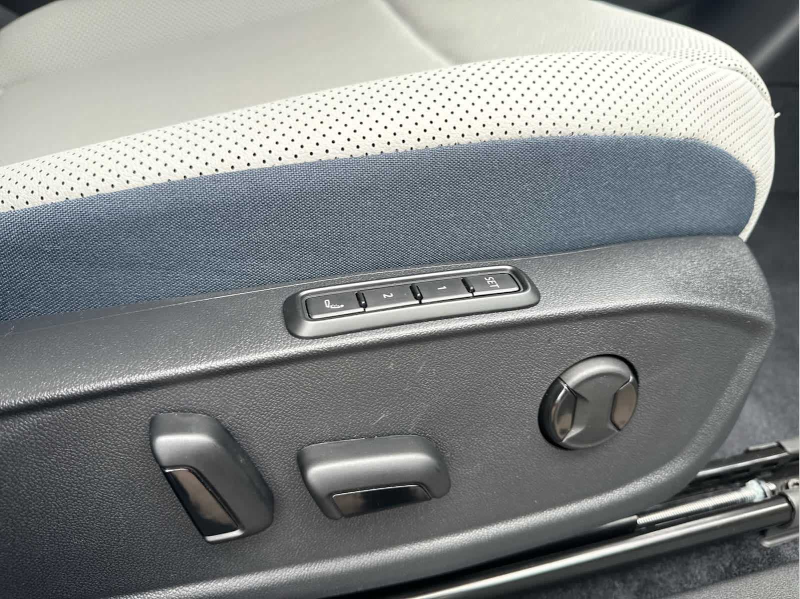2025 Volkswagen ID.4 Pro S photo 33