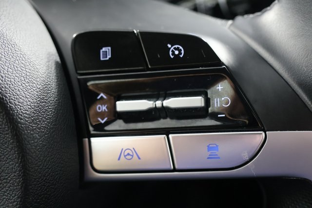 2023 Hyundai Elantra SEL photo 12