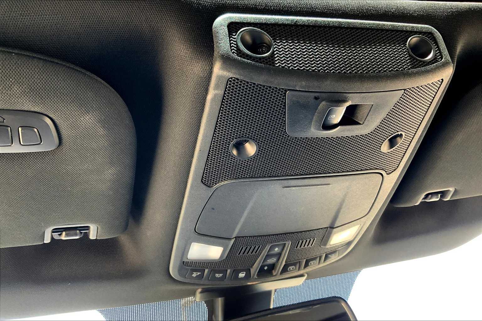 2015 Ford F-150 Platinum photo 29