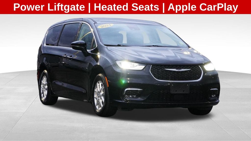 2024 Chrysler Pacifica Touring L's photo