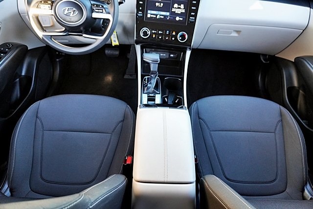 Used 2023 Black Hyundai SE image 18