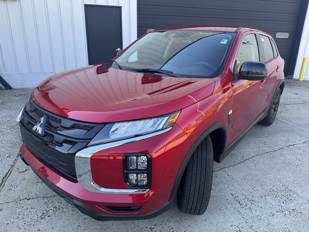 2025 Mitsubishi Outlander Sport LE photo 2