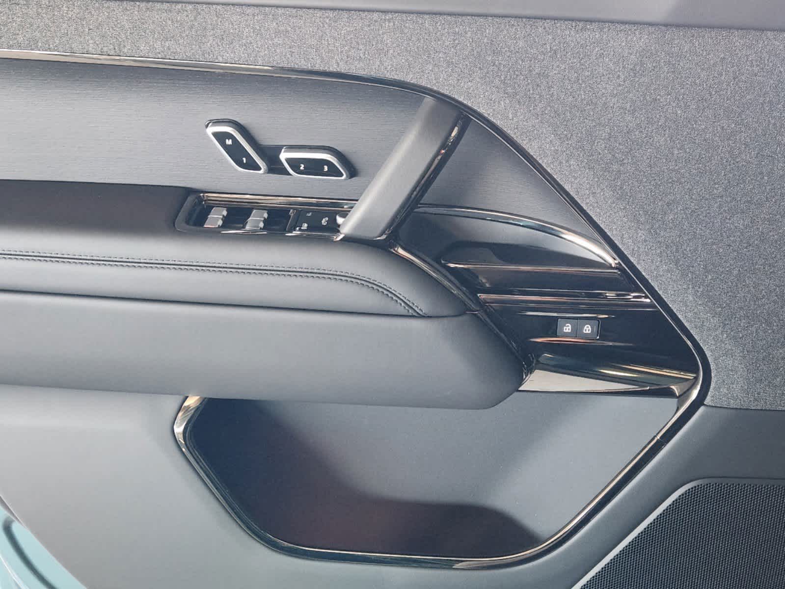 2025 Land Rover Range Rover Sport SE photo 10