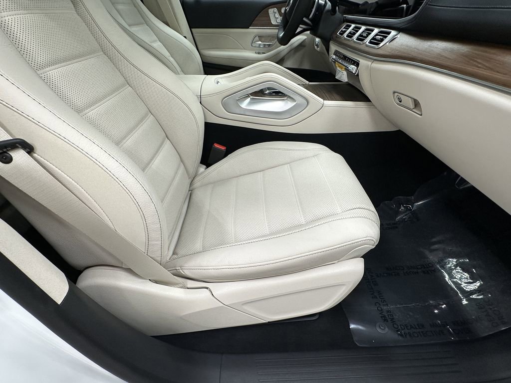 2026 Mercedes Benz GLS 450 4MATIC photo 13