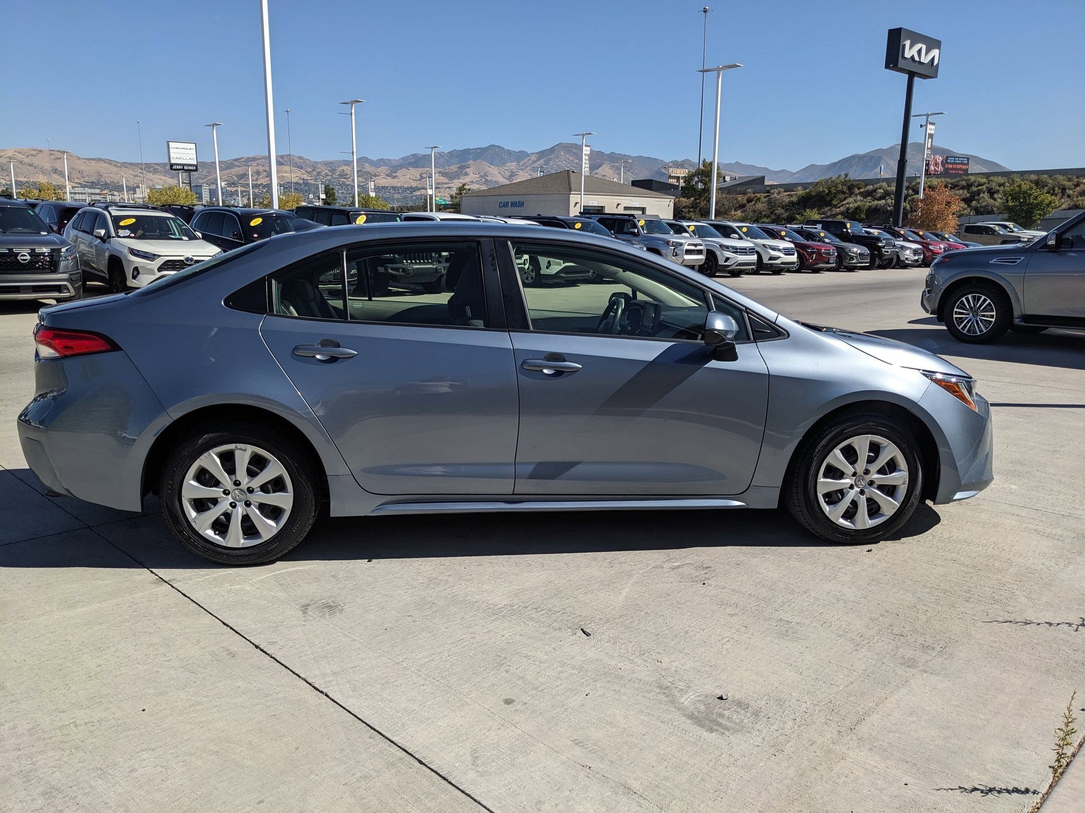 2022 Toyota Corolla LE photo 6