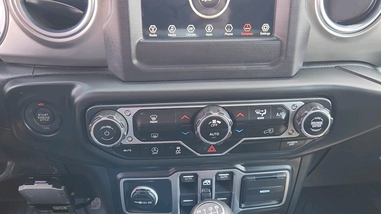 2018 Jeep Wrangler Unlimited Sahara photo 12