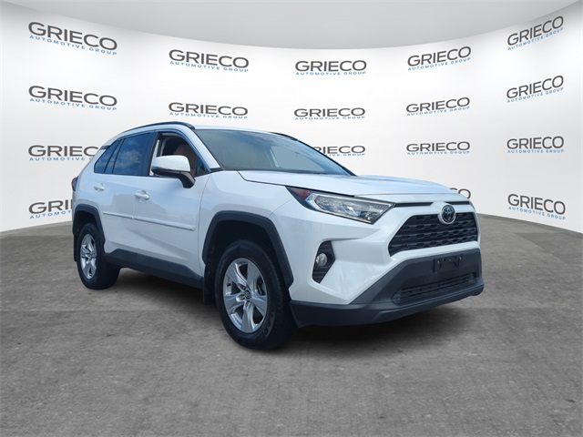 2020 Toyota RAV4 XLE's photo