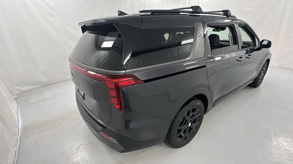 2026 Kia Carnival SX photo 3