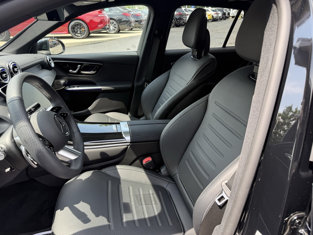 2025 Mercedes Benz GLC 300 4MATIC photo 8