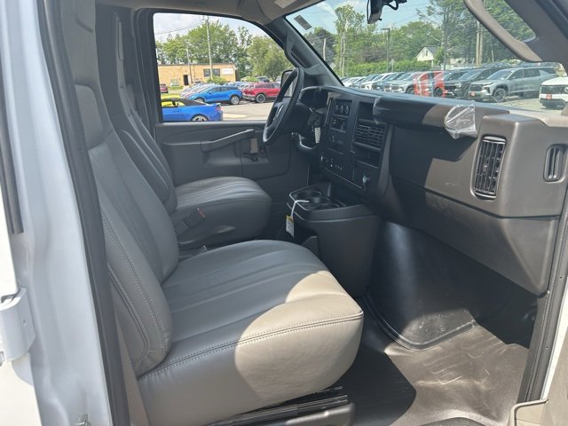2025 Chevrolet Express Cargo 2500 photo 9