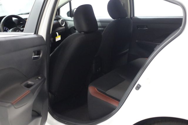 2025 Nissan Versa SR photo 18
