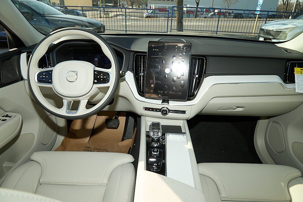 2026 VOLVO XC60 - Image 23
