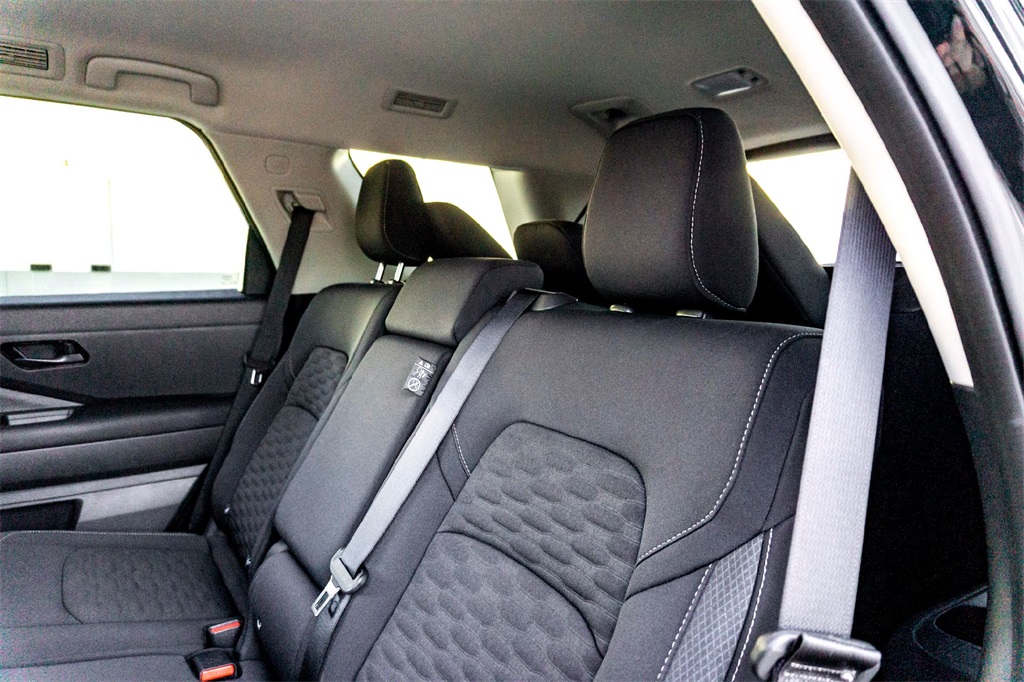2025 Nissan Pathfinder SV photo 24