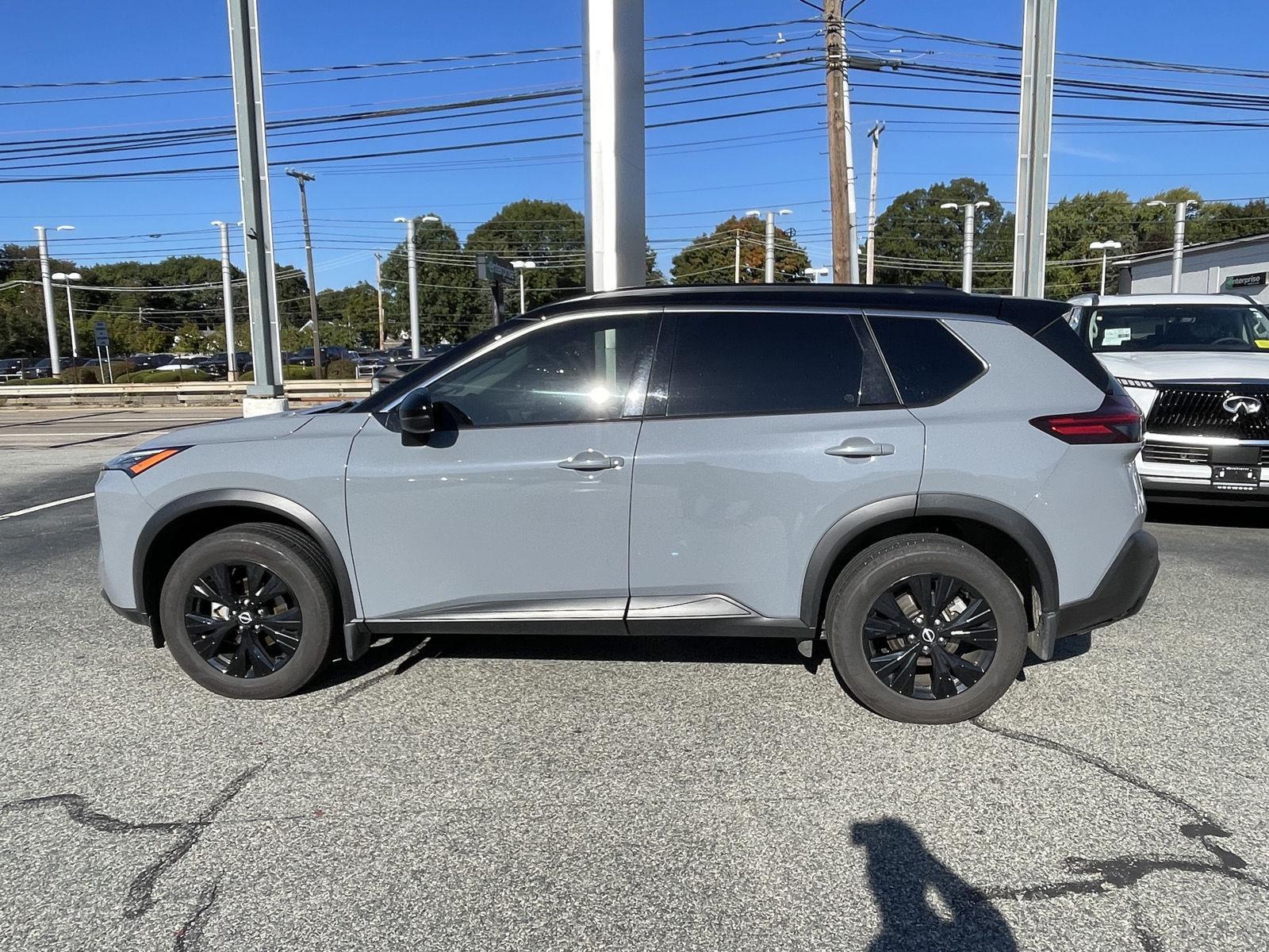 2023 Nissan Rogue SV photo 2