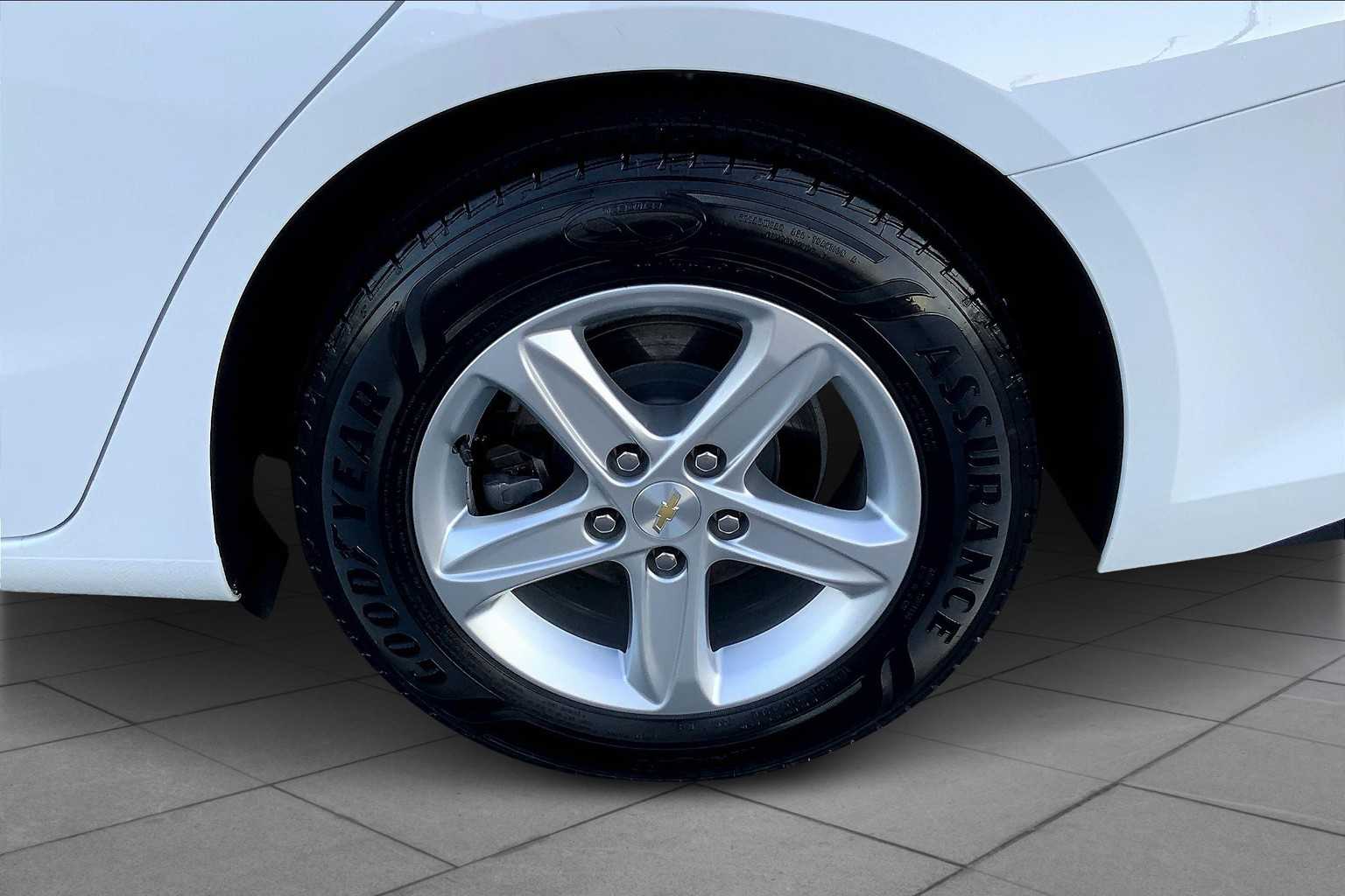 2022 Chevrolet Malibu LS photo 10