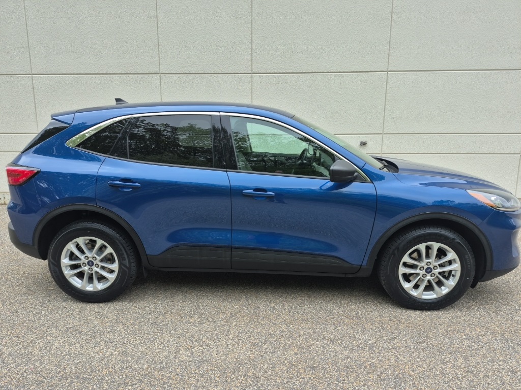 2022 Ford Escape SE photo 3