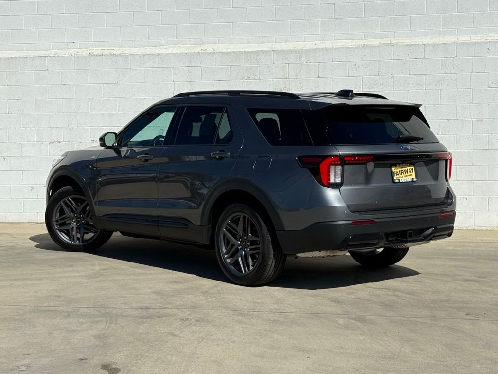 2025 Ford Explorer ST-Line photo 4