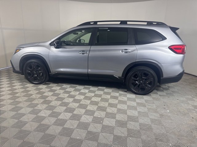 2025 Subaru Ascent Onyx Edition Touring photo 2