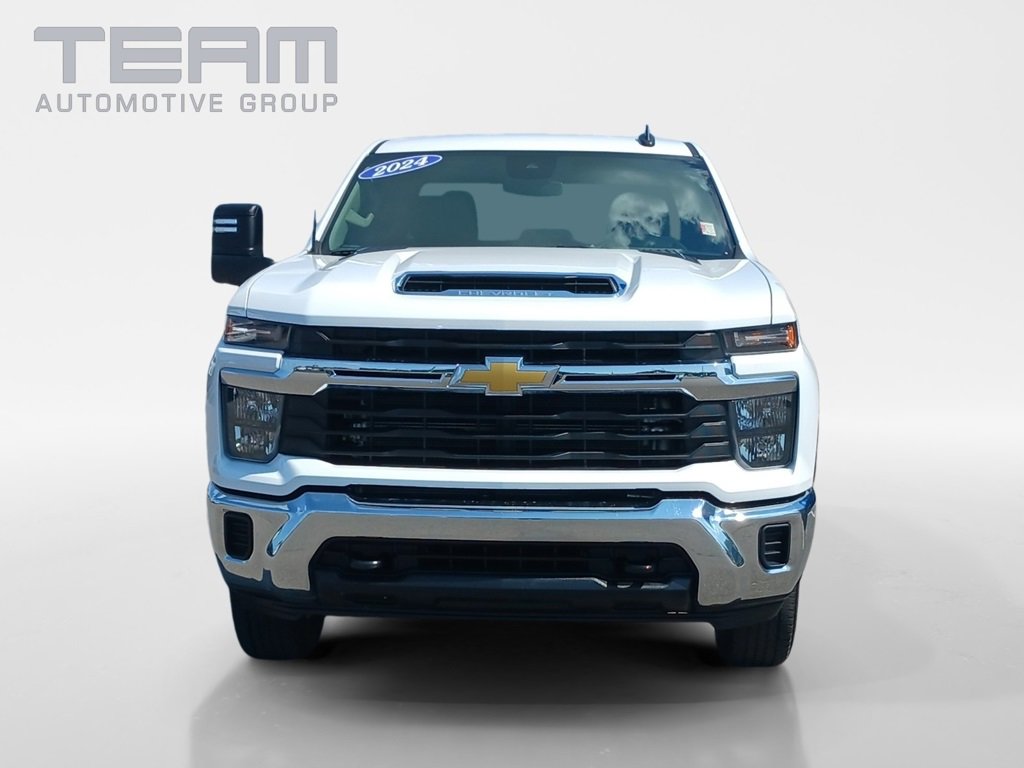 2024 Chevrolet Silverado 2500HD LT photo 2