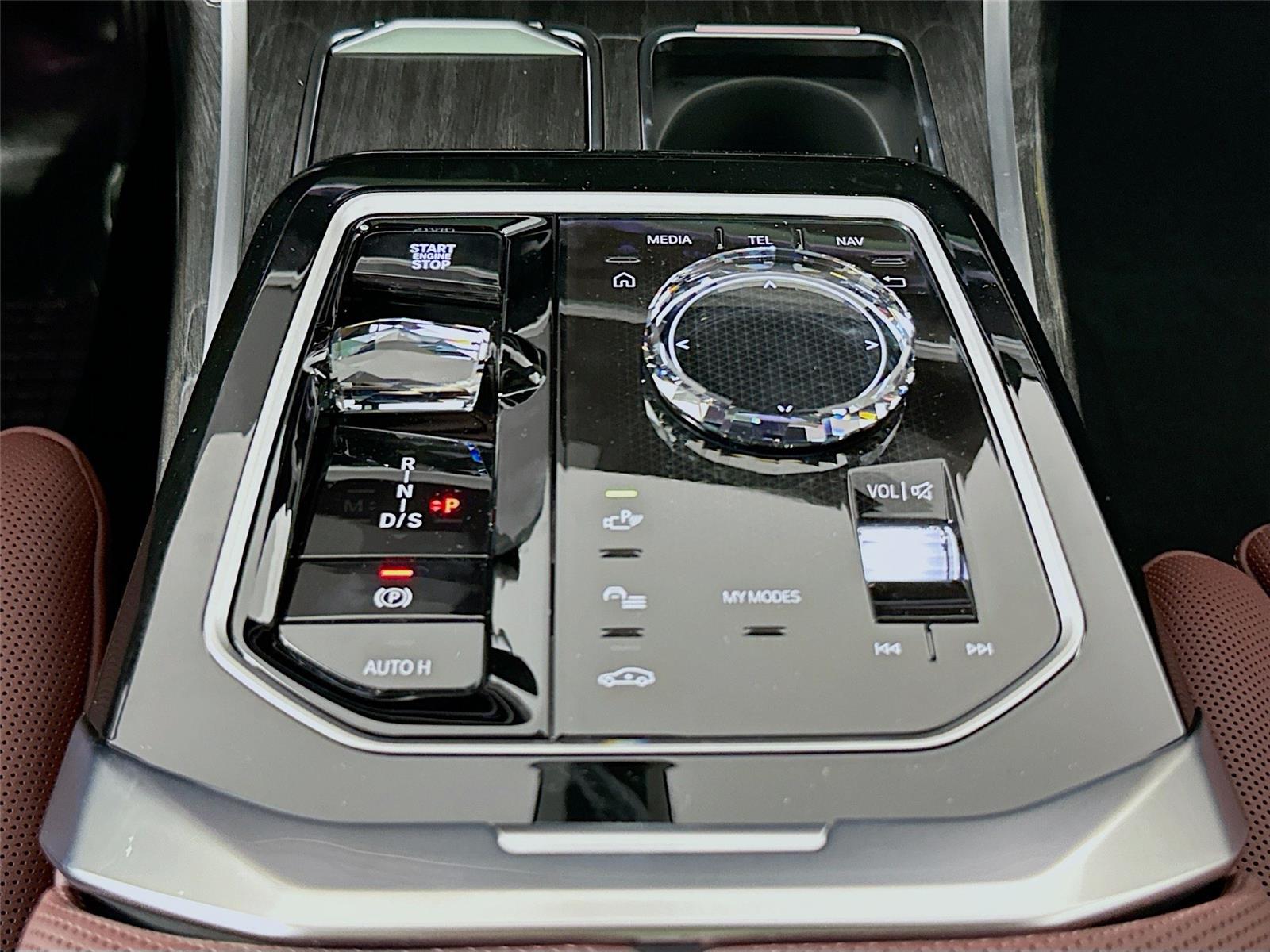 2026 Bmw 750e photo 16