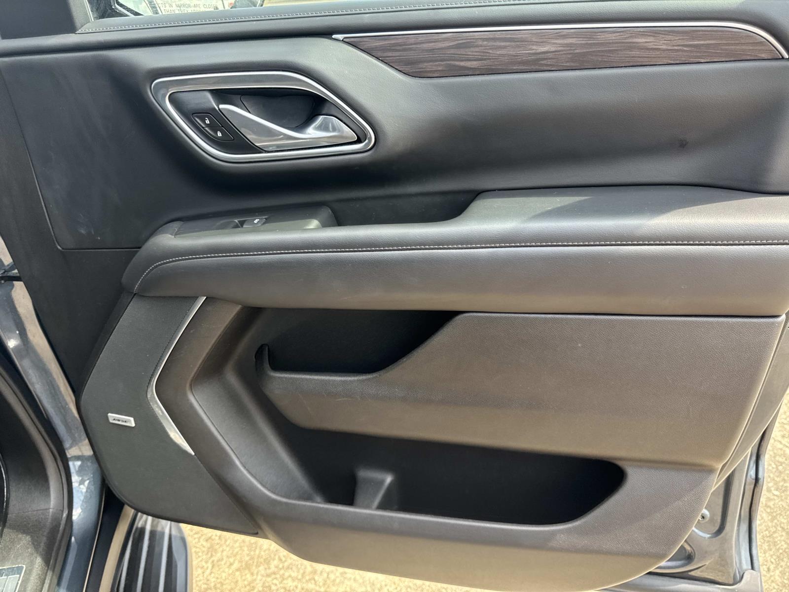 2021 Chevrolet Suburban LT photo 10