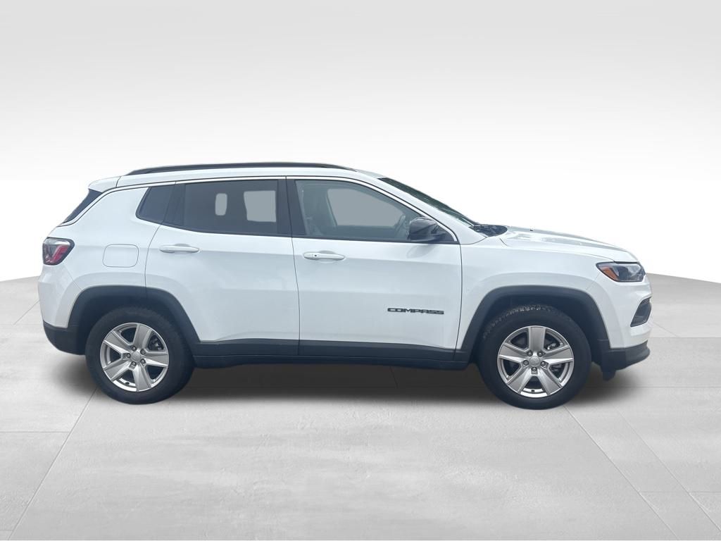 2022 Jeep Compass Latitude photo 9